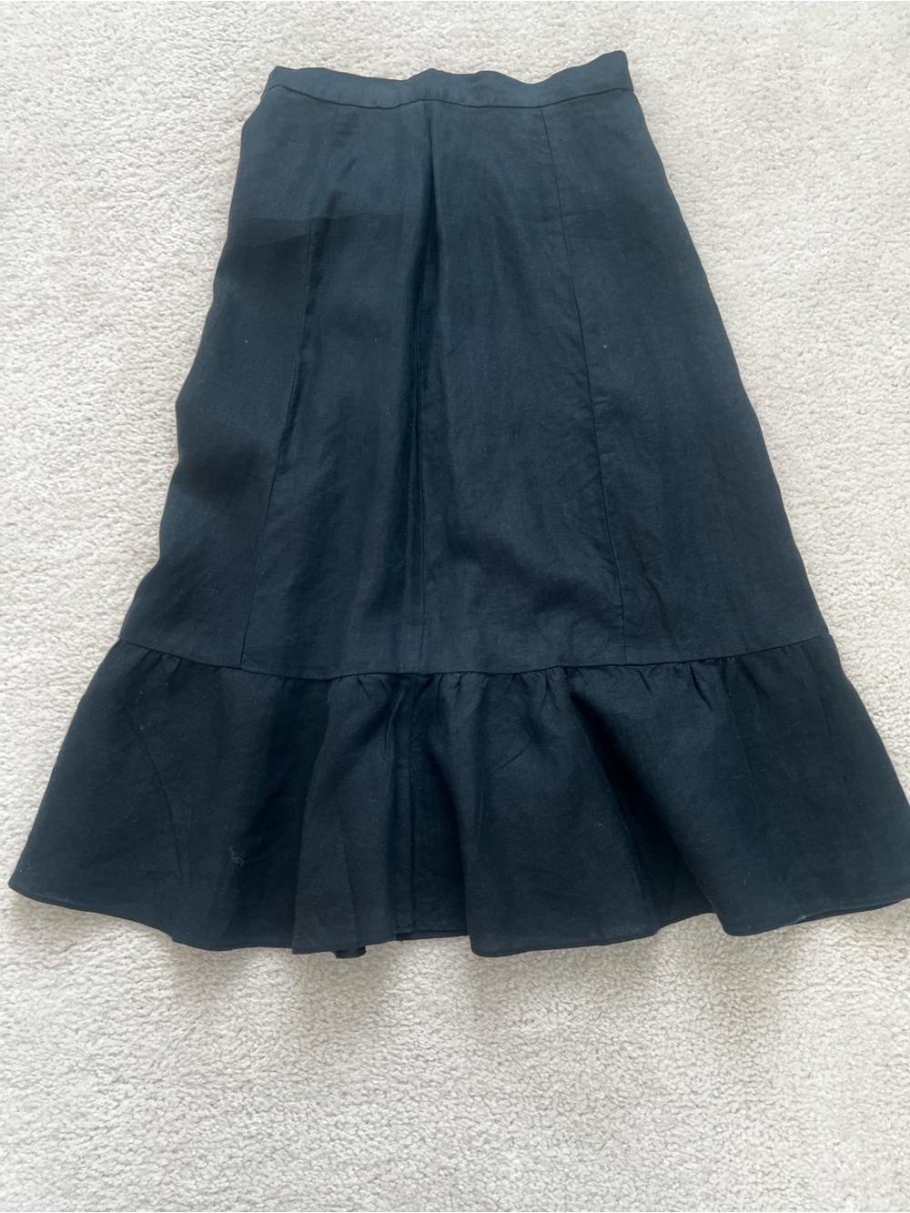 Aritzia Wilfred
CHARIOT ORGANIC LINEN SKIRT
Black Ruffle-Hem A-Line Skirt